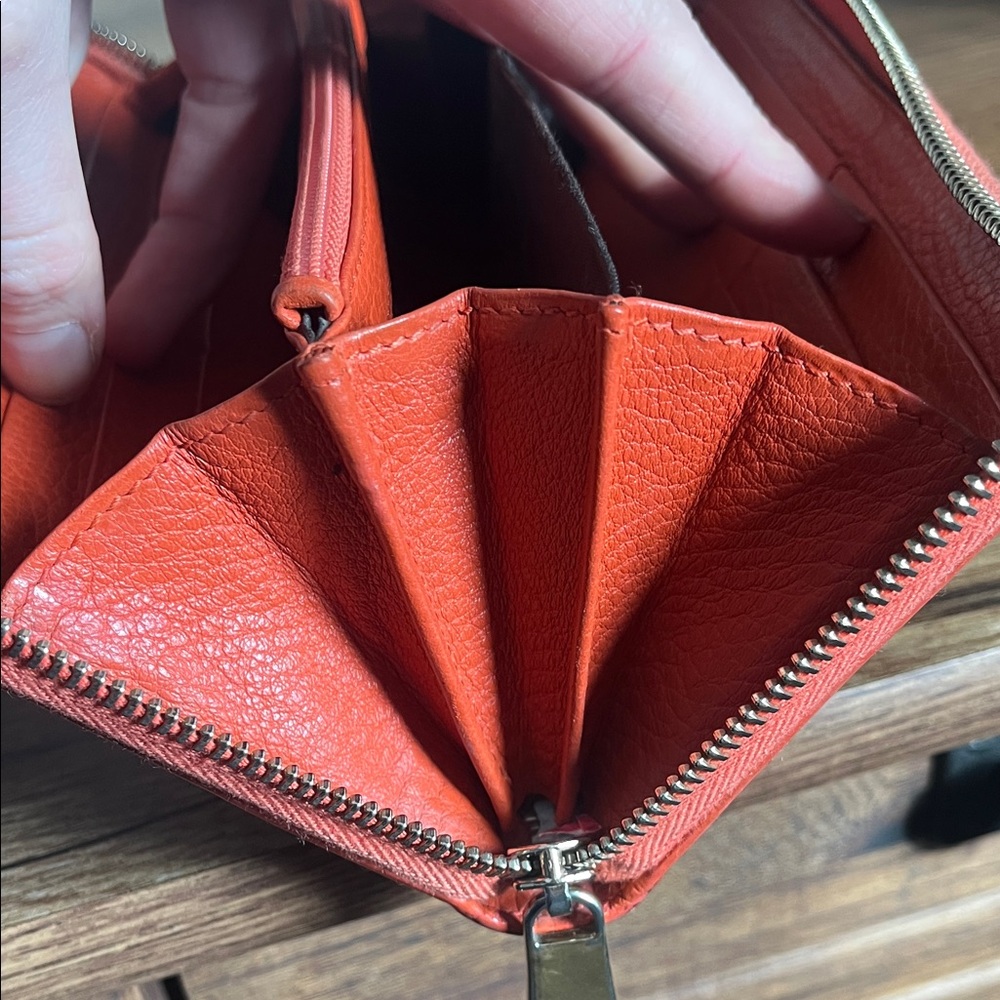 Gucci Beige and Orange Monogram Zip Wallet - Picture 8 of 12